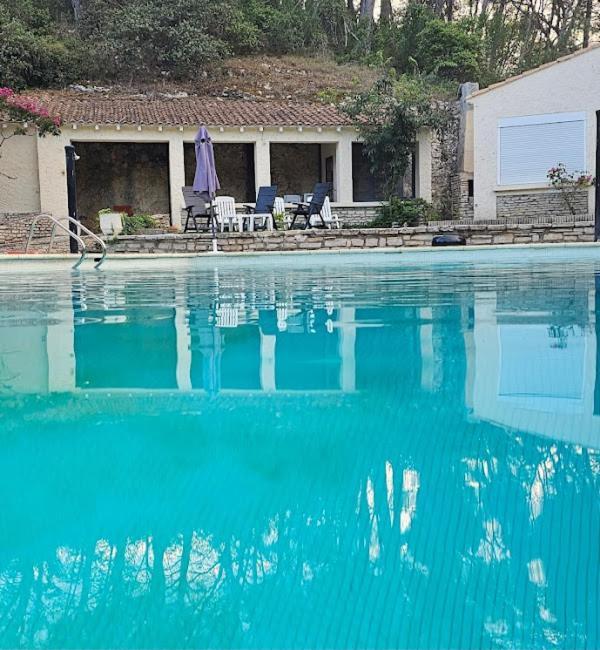 Hotel Le Robinson Beaucaire  Bagian luar foto